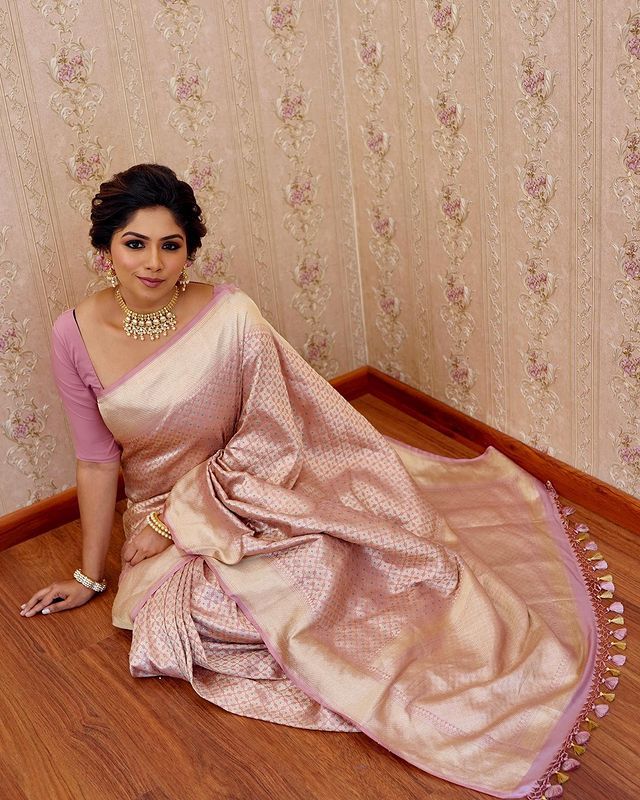 Excellent Baby Pink Soft Silk Saree With Effervescent Blouse Piece