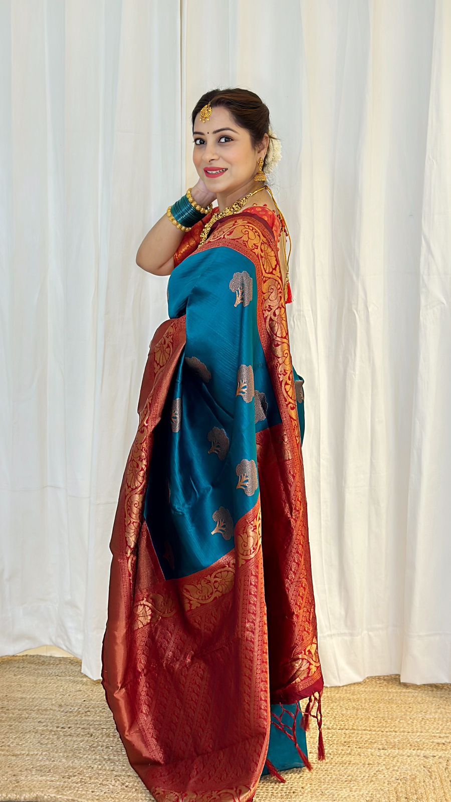 Artistic Rama Soft Banarasi Silk Saree With Moiety Blouse Piece