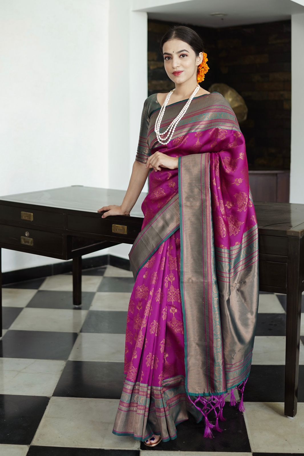 Snappy Purple Soft Banarasi Silk Saree With Magnetic Blouse Piece