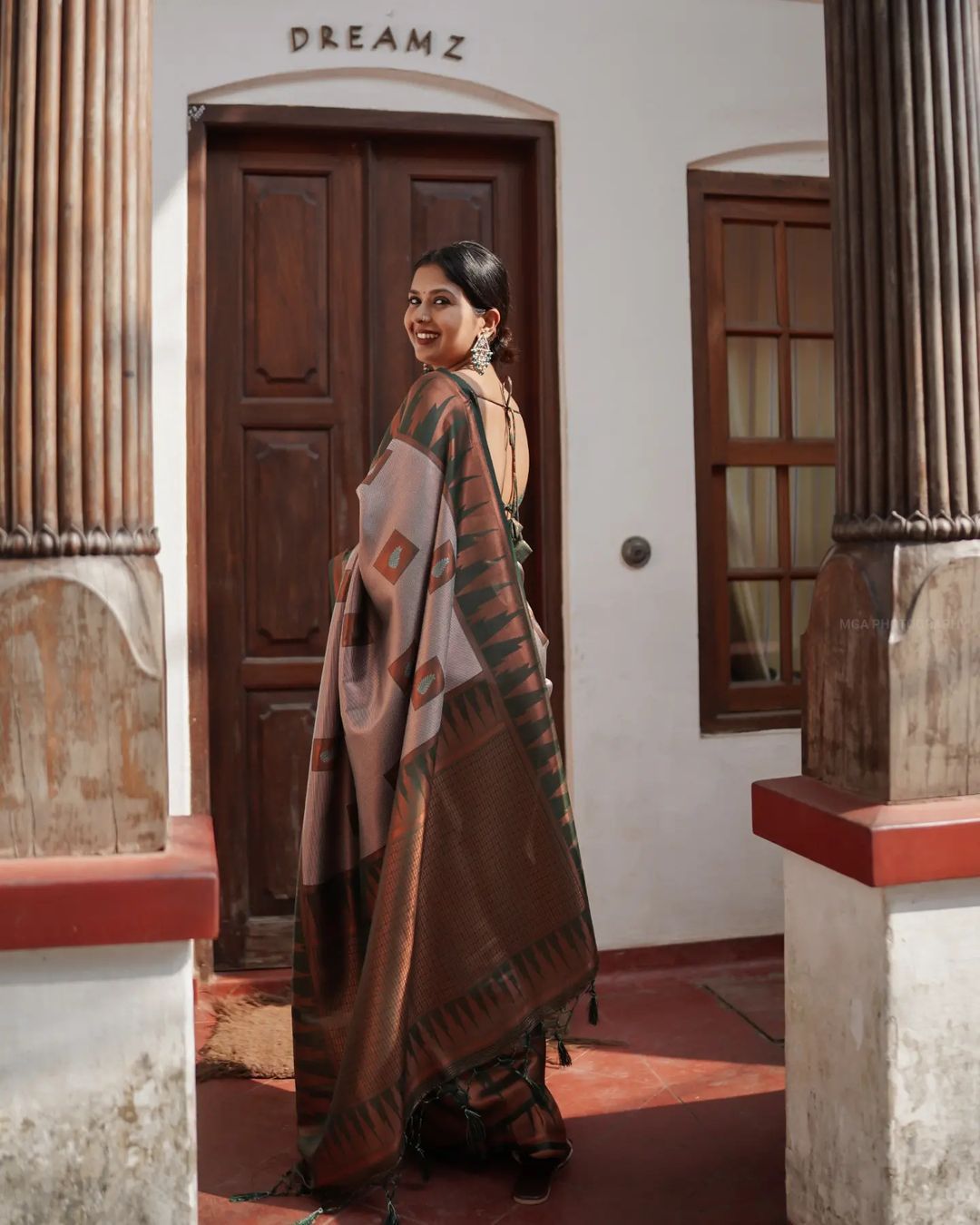 Luxuriant Grey Soft Silk Saree With Panoply Blouse Piece