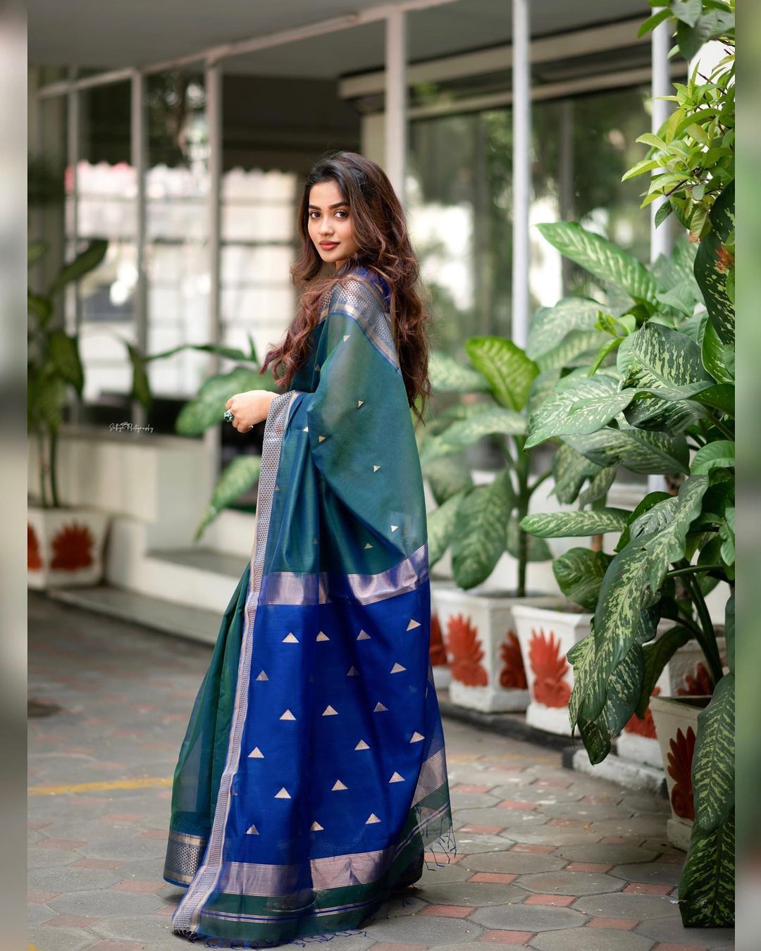 Outstanding Rama Soft Silk Saree With Snazzy Blouse Piece