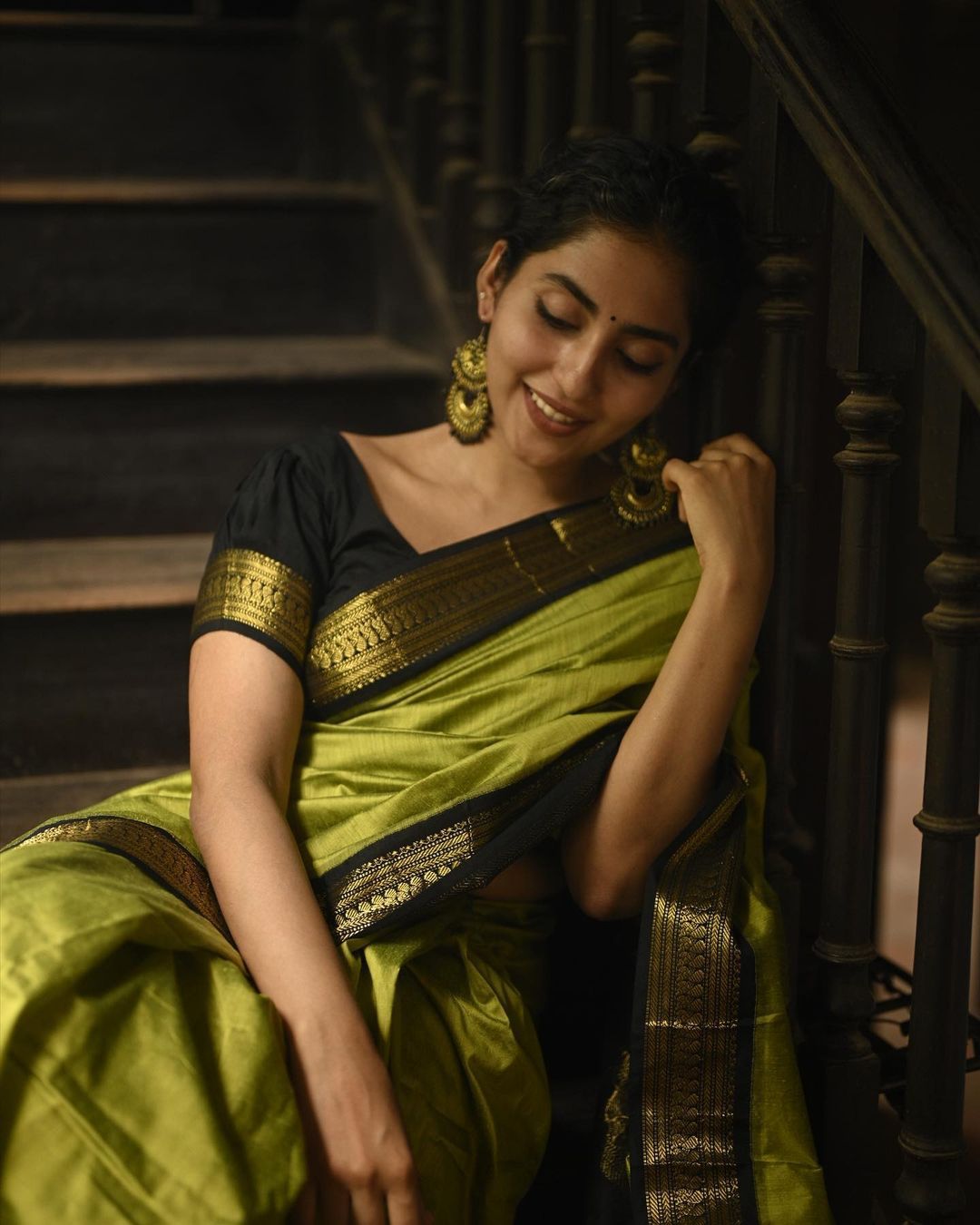 Glittering Mehndi Soft Banarasi Silk Saree With Unequalled Blouse Piece