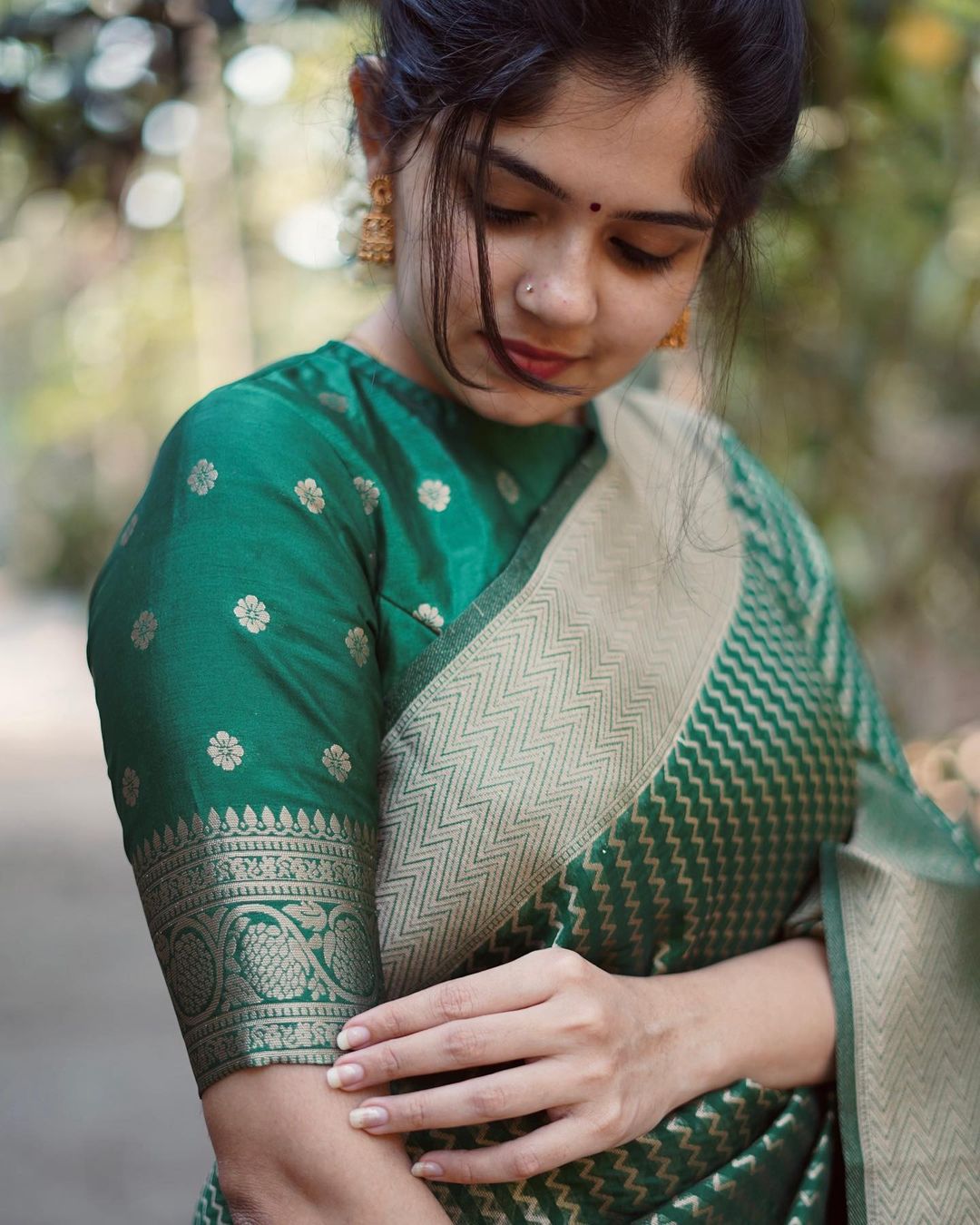 extravagant Green Soft Silk Saree With Beauteous Blouse Piece