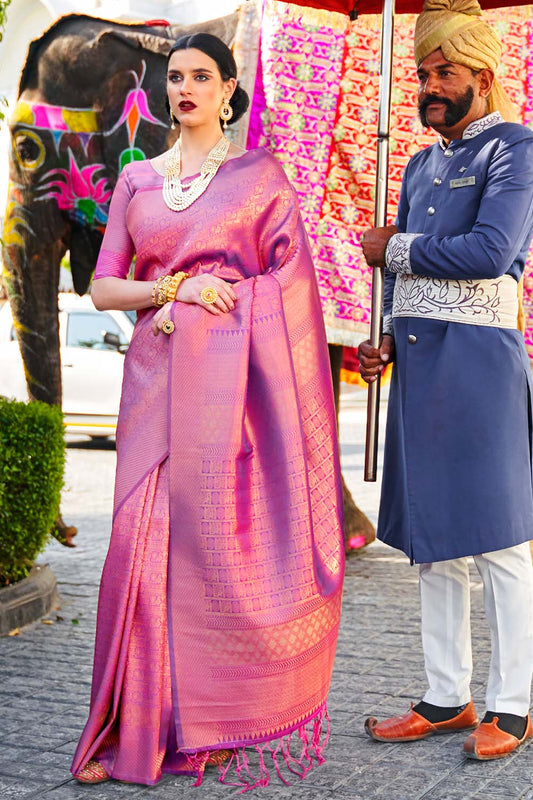 Mesmeric Purple Kanjivaram Silk Saree With Snappy Blouse Piece