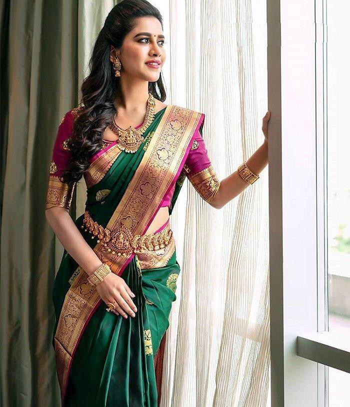 Surpassing extravagant Green Soft Silk Saree With Excellent Blouse Piece