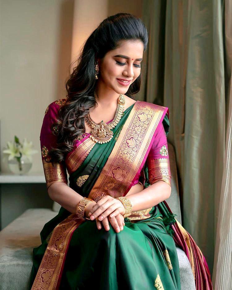 Surpassing extravagant Green Soft Silk Saree With Excellent Blouse Piece