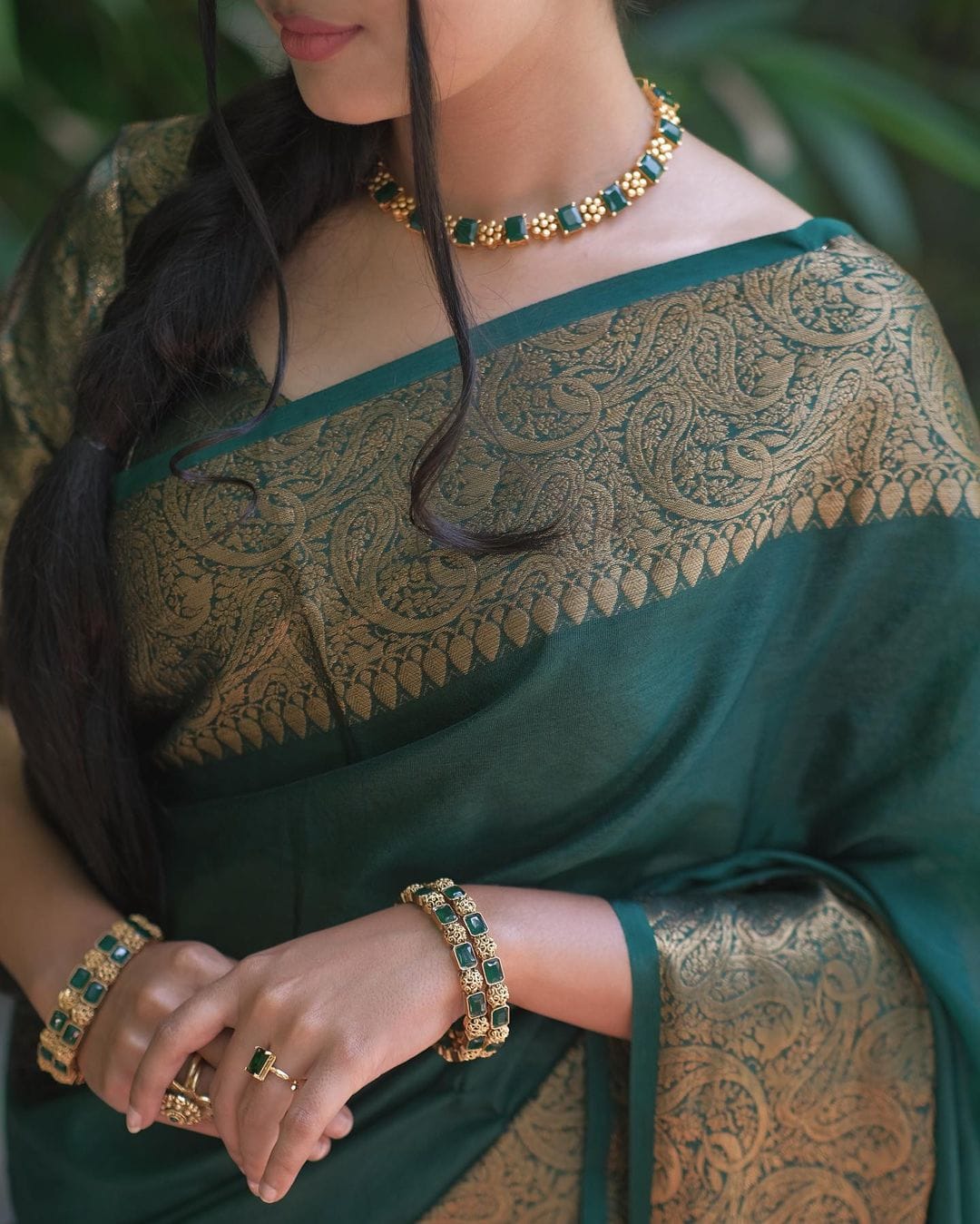 Amiable Dark Green Soft Silk Saree With Dazzling Blouse Piece