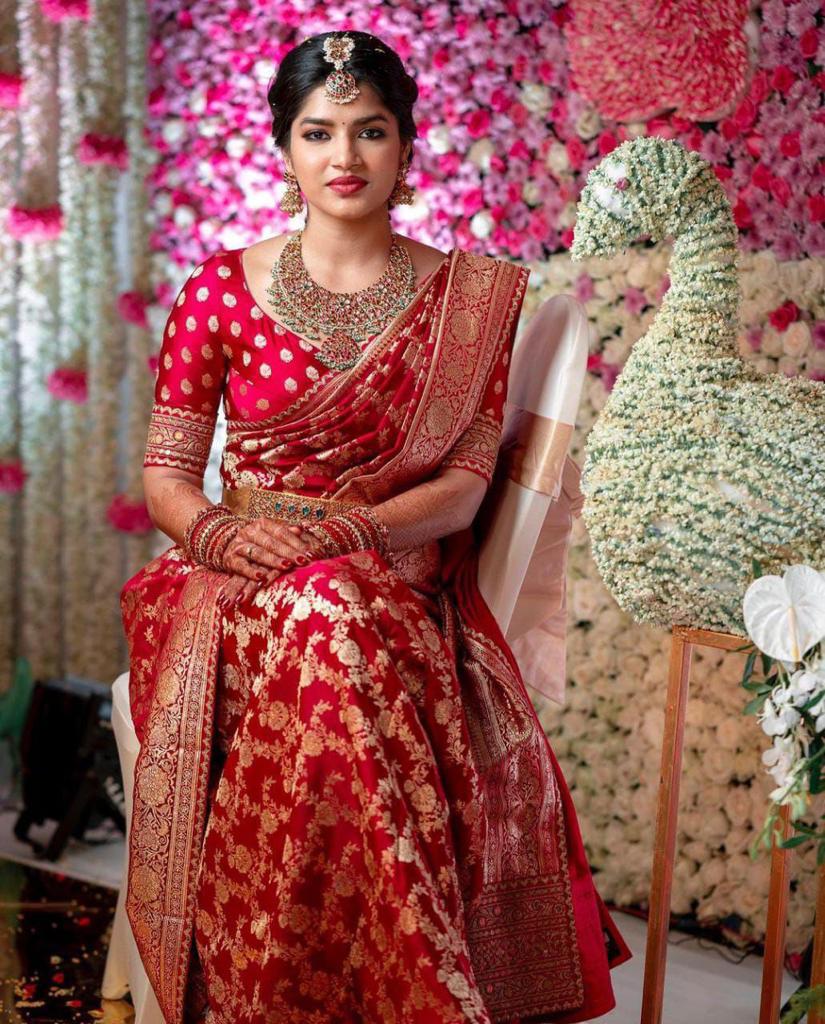 Divine Red Soft Banarasi Silk Saree With Angelic Blouse Piece