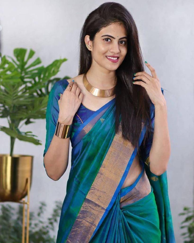 Designer Rama Soft Silk Saree with Invaluable Blouse Piece