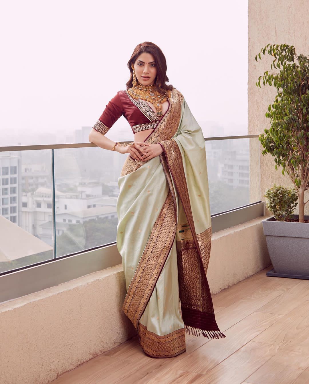 Refreshing Grey Soft Silk Saree With Skinny Blouse Piece