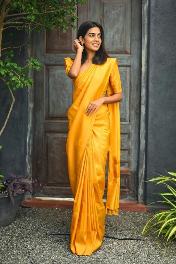 Confounding Yellow Soft Silk Saree With Pleasurable Blouse Piece