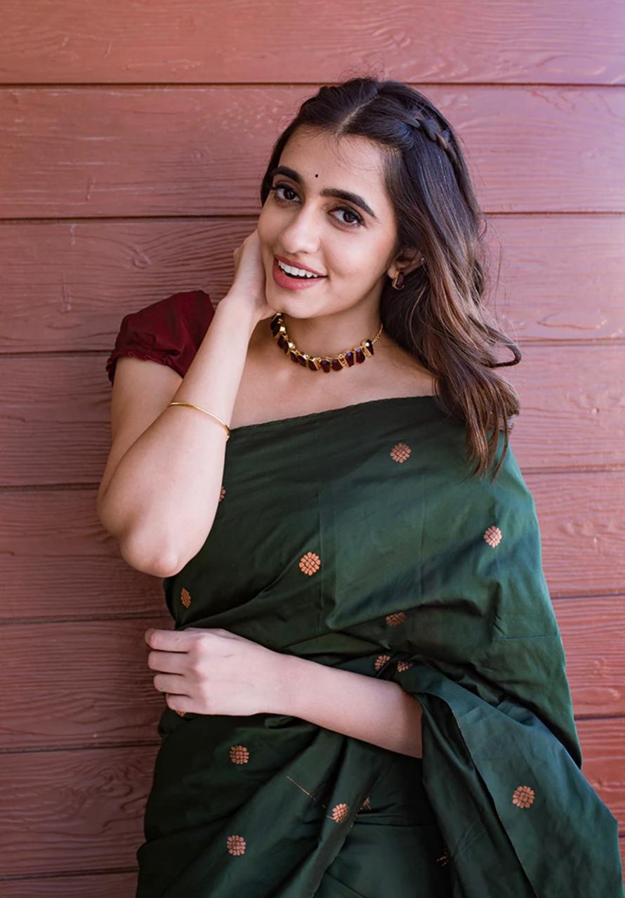 Devastating Dark Green Soft Silk Saree With Staggering Blouse Piece