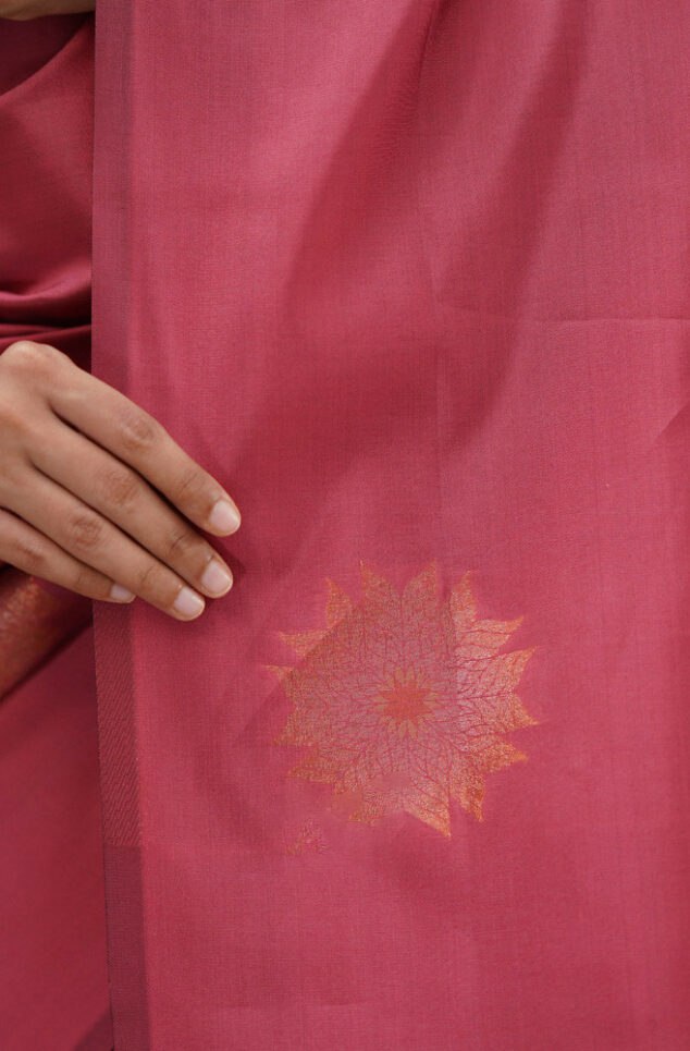 Mesmerising Pink Soft Silk Saree With Skinny Blouse Piece