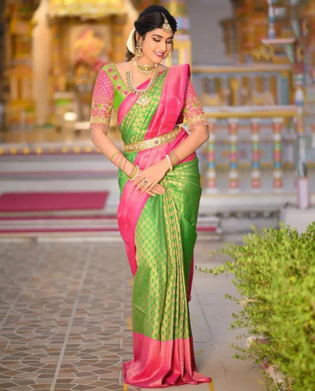 Desiring Perrot Soft Silk Saree With Resonant Blouse Piece