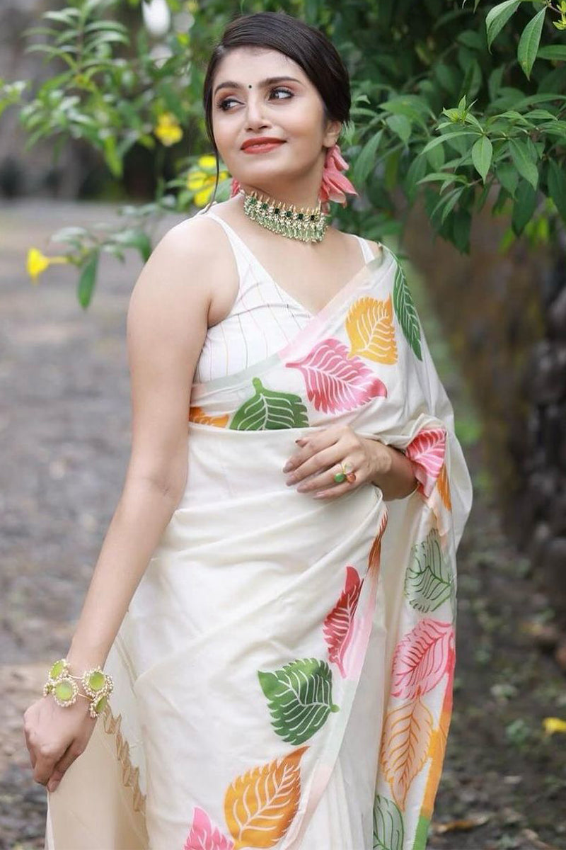 Glorious White Soft Silk Saree With Engrossing Blouse Piece