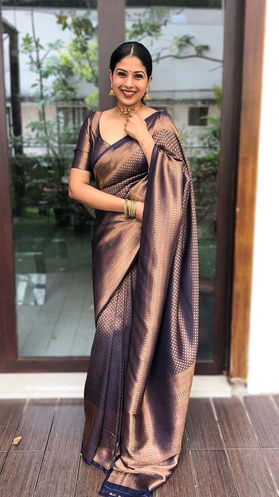 Sensational Navy Blue Soft Kanjivaram Silk Saree With Skinny Blouse Piece