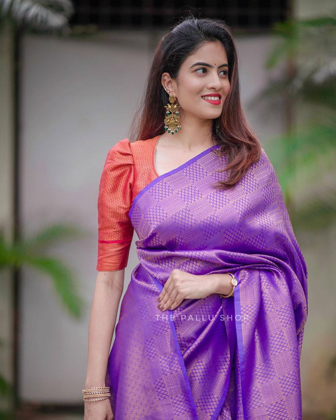 Bewitching Royal Blue Soft Silk Saree with Comely Blouse Piece