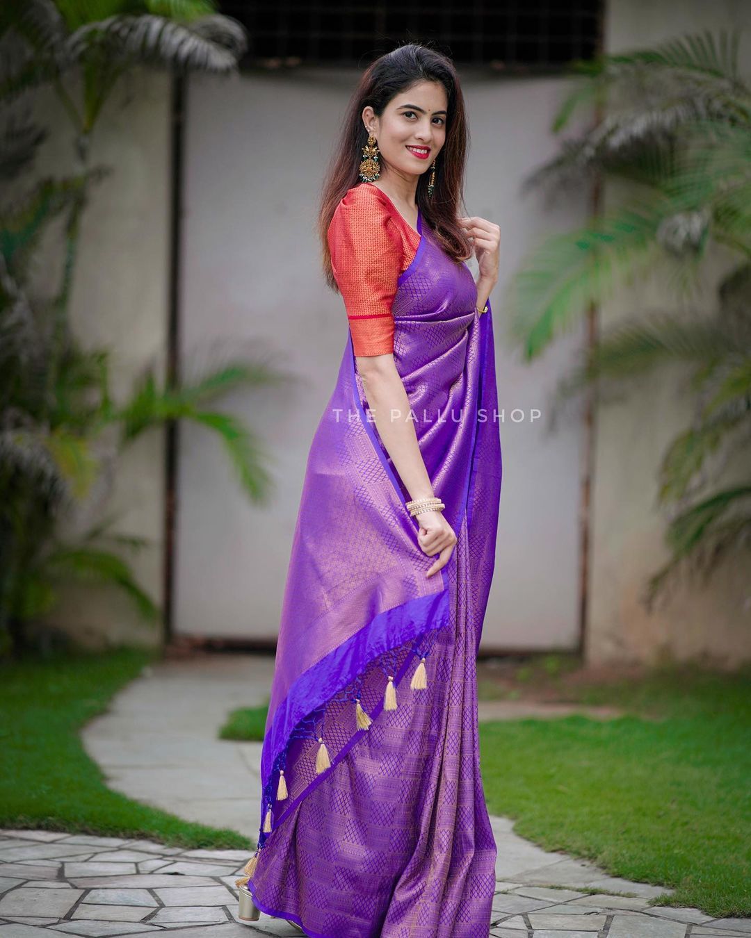 Bewitching Royal Blue Soft Silk Saree with Comely Blouse Piece