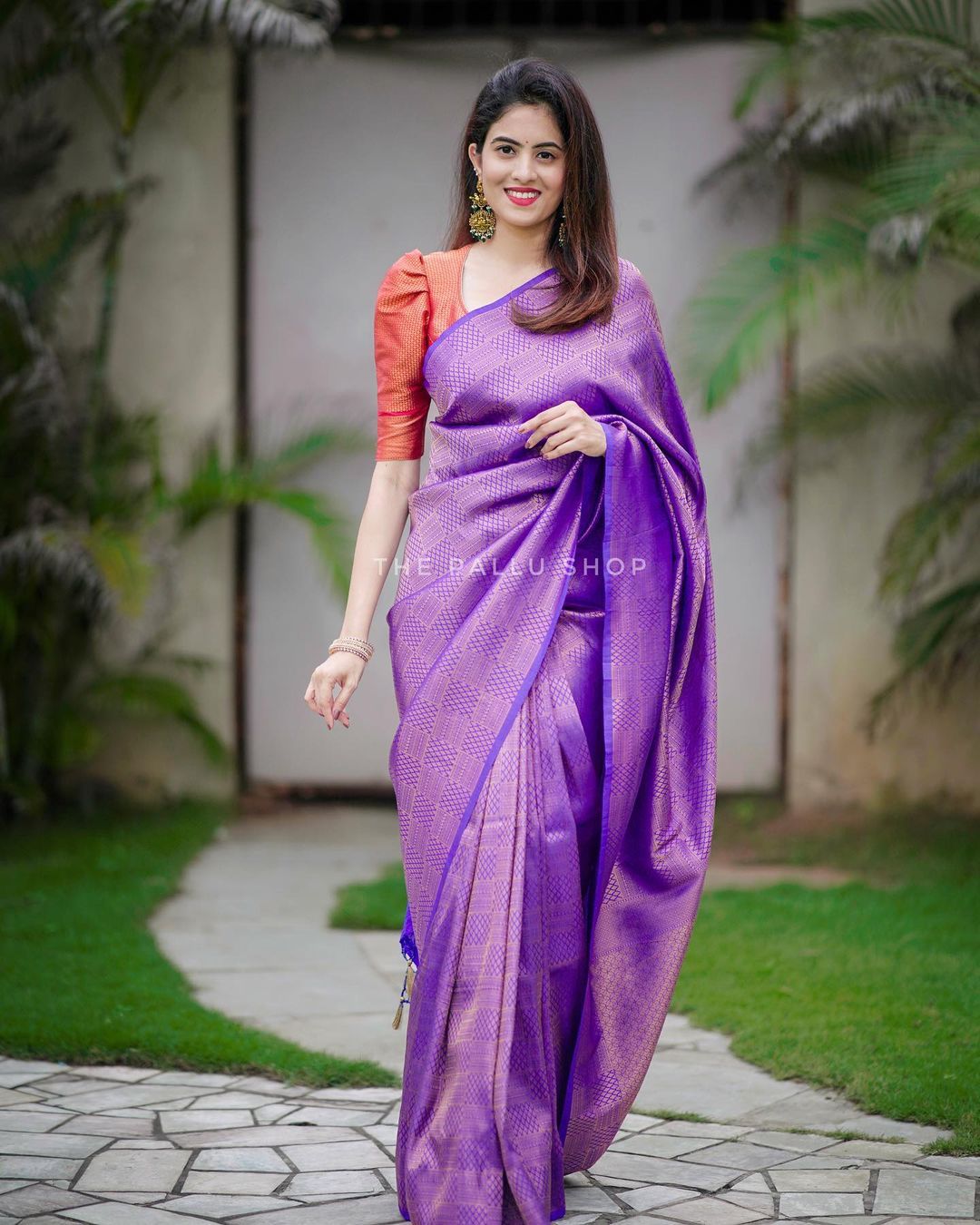 Bewitching Royal Blue Soft Silk Saree with Comely Blouse Piece