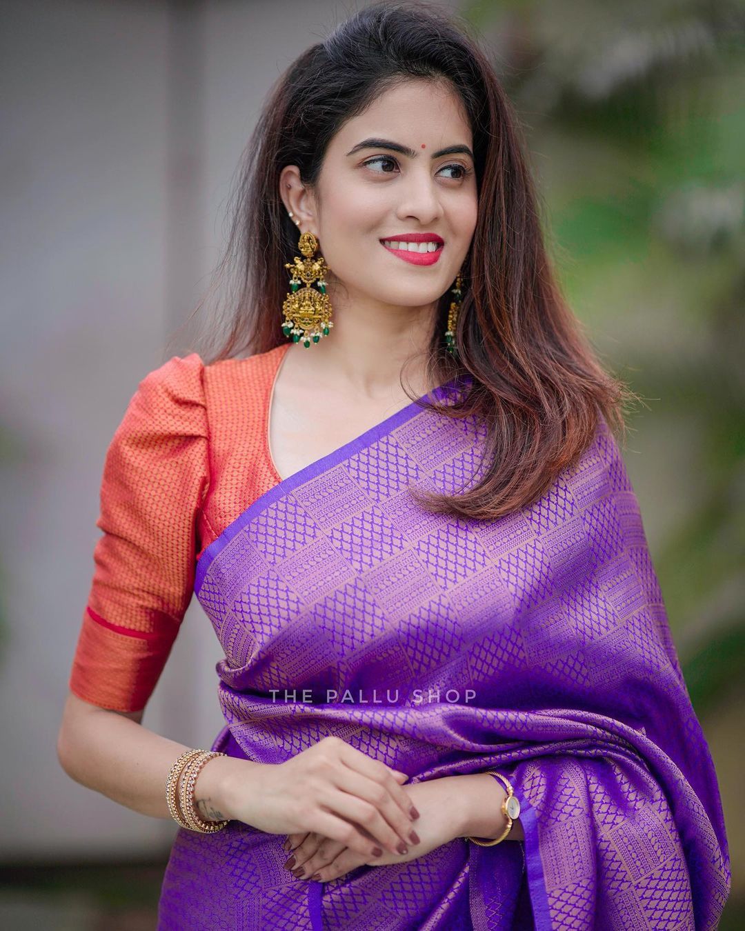Bewitching Royal Blue Soft Silk Saree with Comely Blouse Piece