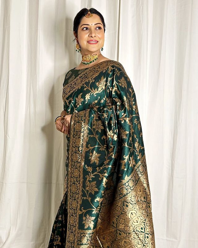 Vestigial Dark Green Soft Banarasi Silk Saree With Felicitous Blouse Piece