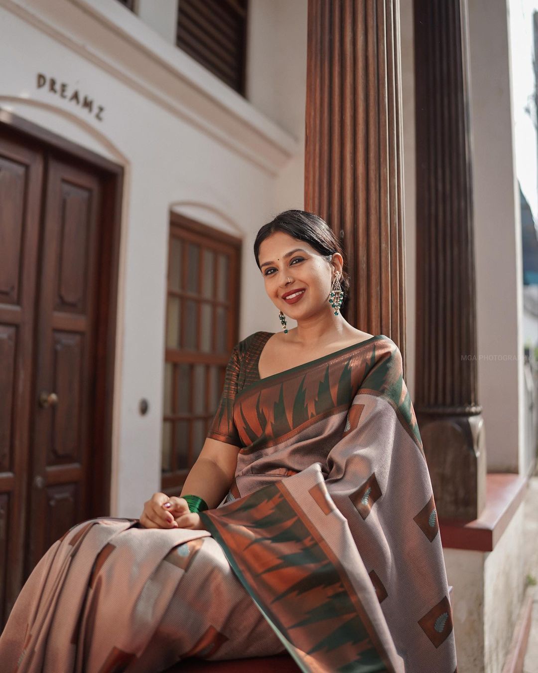 Luxuriant Grey Soft Silk Saree With Panoply Blouse Piece