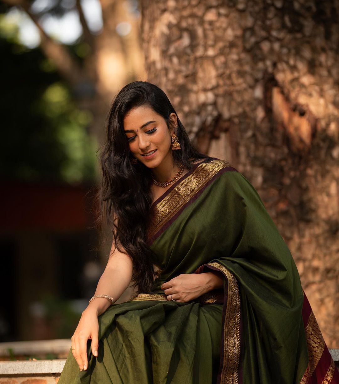 Elaborate Green Soft Banarasi Silk Saree With Proficient Blouse Piece