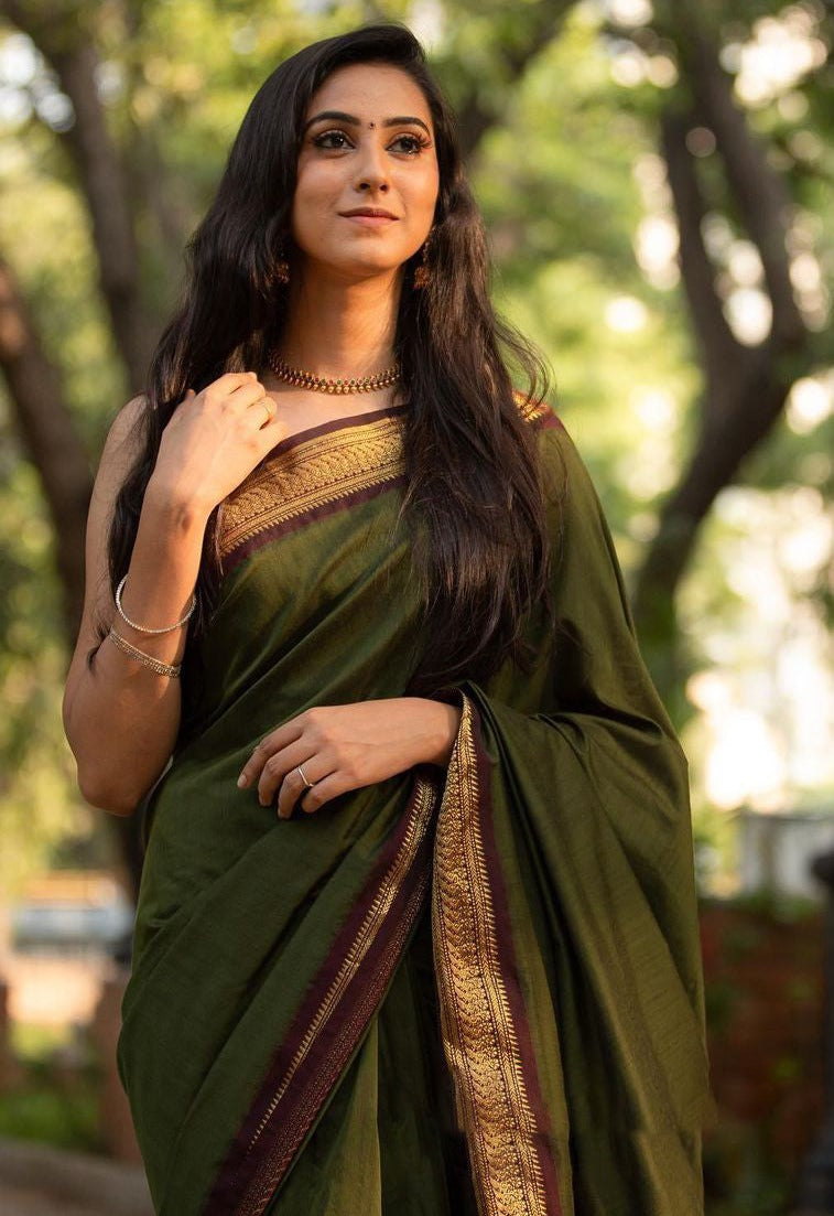 Elaborate Green Soft Banarasi Silk Saree With Proficient Blouse Piece