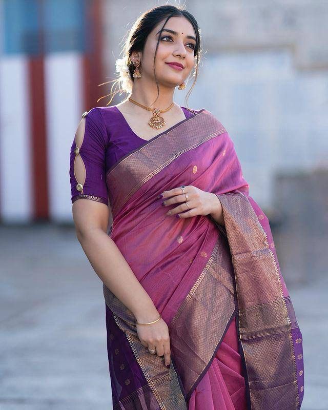 Whimsical Lavendor Soft Silk Saree With Scrupulous Blouse Piece