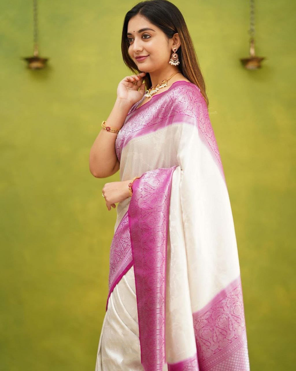 Unequalled White Soft Silk Saree With Engaging Blouse Piece