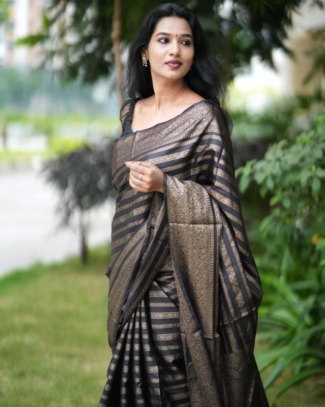 Excellent Black Soft Silk Saree With Luxuriant Blouse Piece