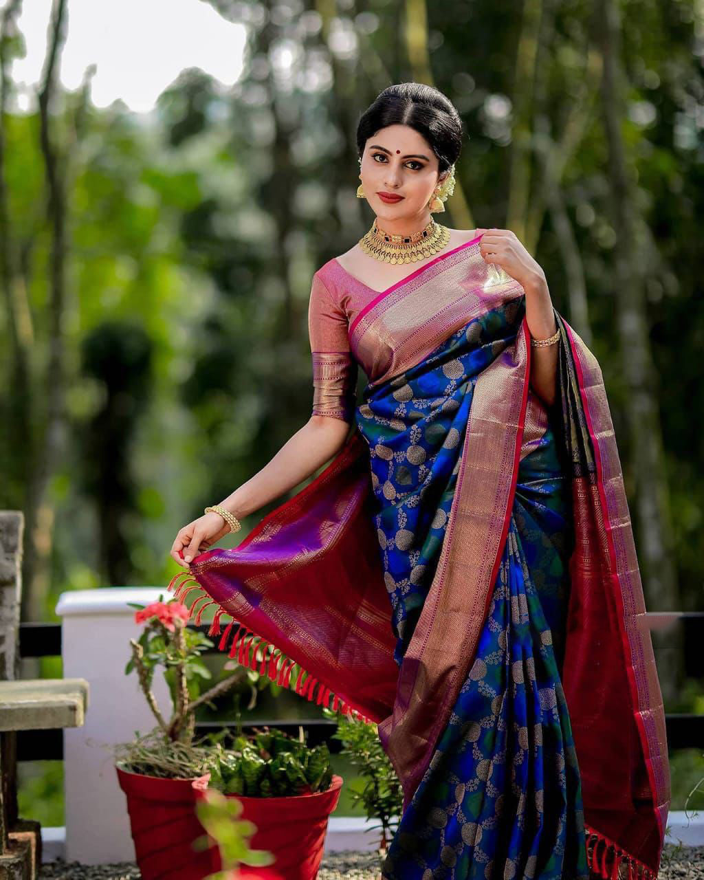 Elegant Blue Soft Banarasi Silk Saree With Pleasant Blouse Piece