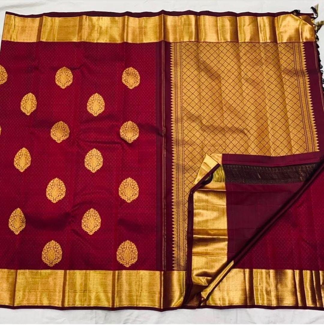 Blooming Maroon Soft Banarasi Silk Saree With Lissome Blouse Piece