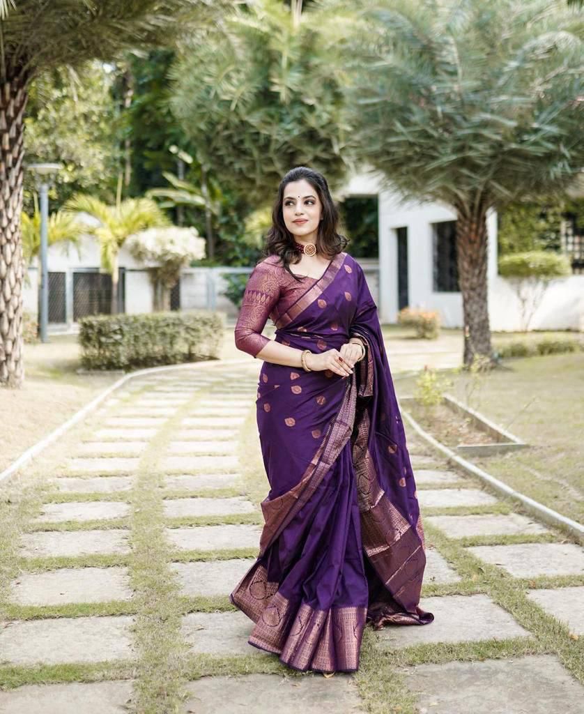 Amiable Purple Soft Silk Saree With Divine Blouse Piece