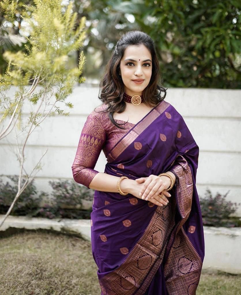 Amiable Purple Soft Silk Saree With Divine Blouse Piece