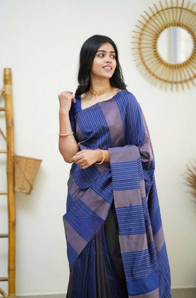 Desuetude Navy Blue Soft Silk Saree With Staggering Blouse Piece