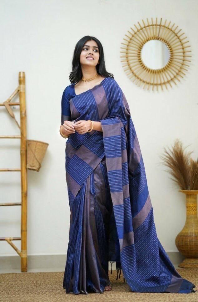 Desuetude Navy Blue Soft Silk Saree With Staggering Blouse Piece