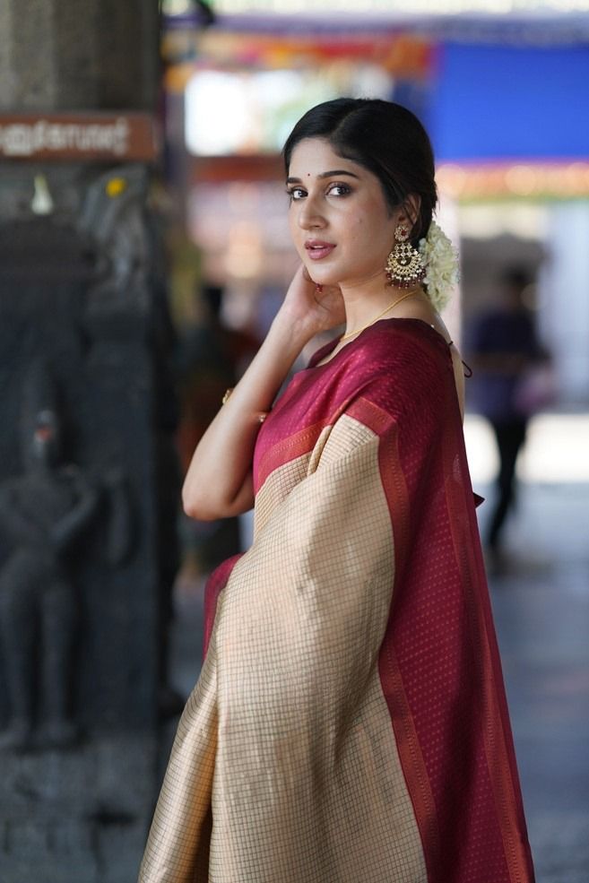 Chatoyant Beige Soft Silk Saree With Dalliance Blouse Piece