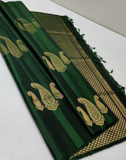 Entrancing Dark Green Soft Silk Saree With Ephemeral Blouse Piece