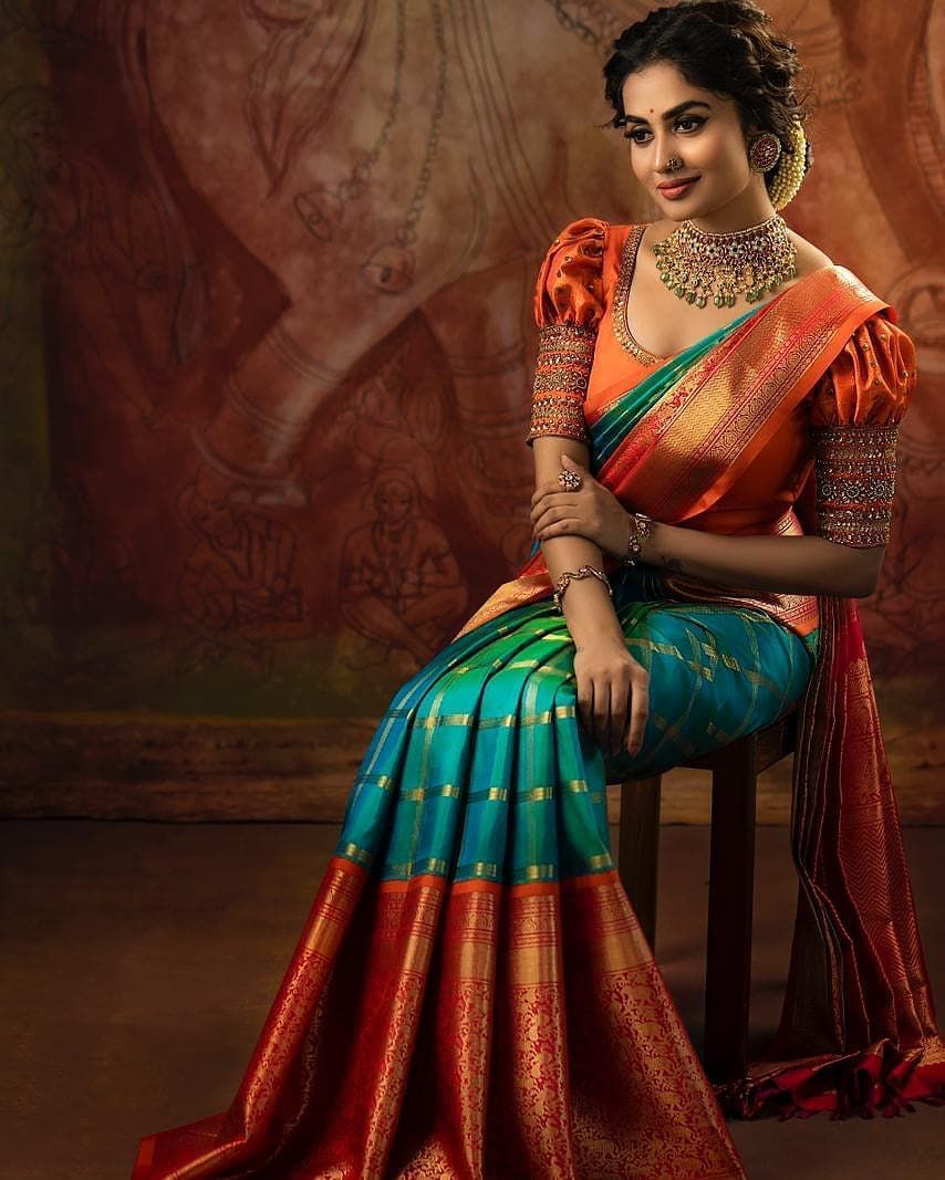 Lovely Rama Soft Silk Saree With Incomparable Blouse Piece