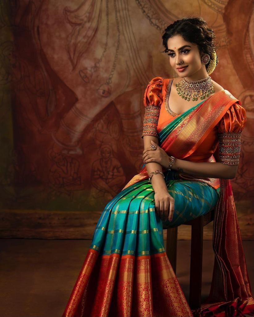 Lovely Rama Soft Silk Saree With Incomparable Blouse Piece