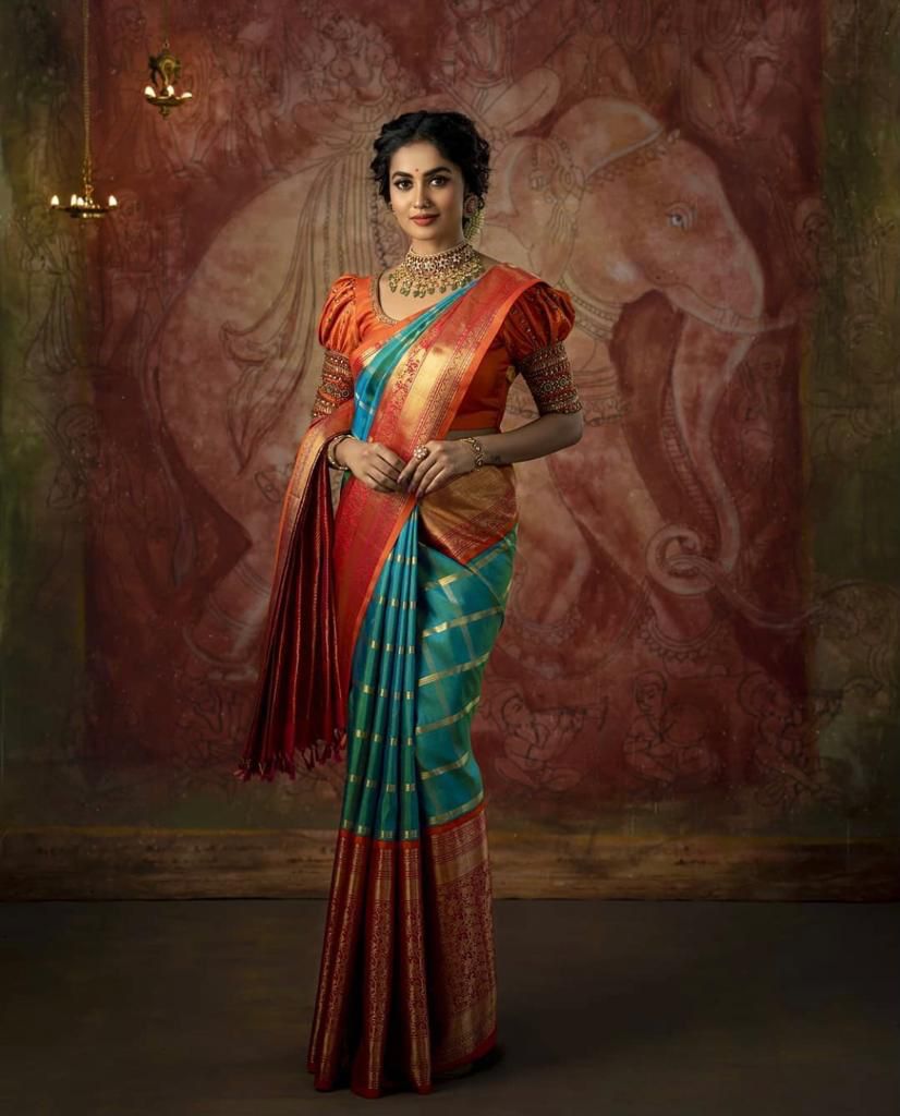 Lovely Rama Soft Silk Saree With Incomparable Blouse Piece