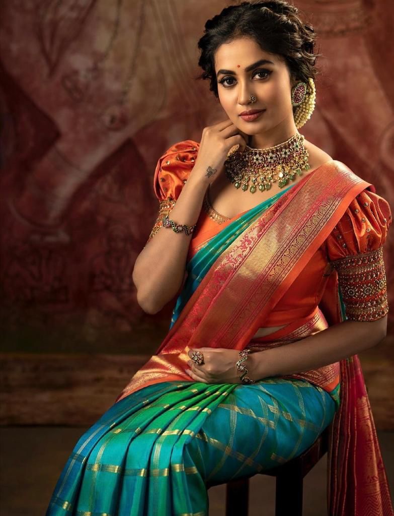 Lovely Rama Soft Silk Saree With Incomparable Blouse Piece