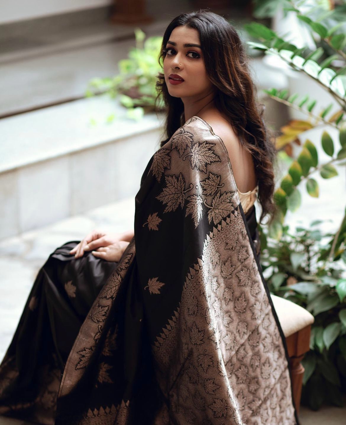 Flattering Black Soft Silk Saree With Alluring Blouse Piece