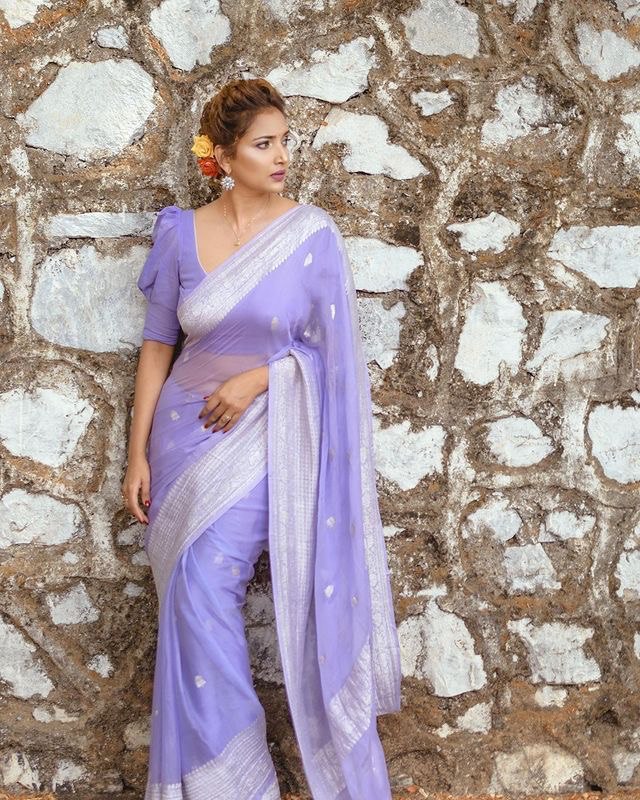 Brood Lavender Linen Silk Saree With Felicitous Blouse Piece