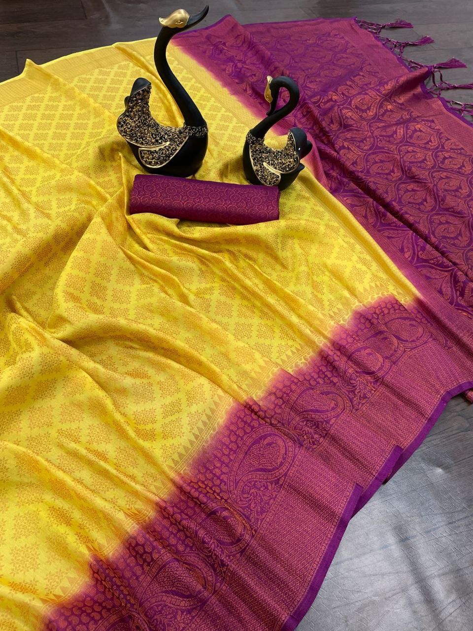 Murmurous Yellow Soft Banarasi Silk Saree With Moiety Blouse Piece