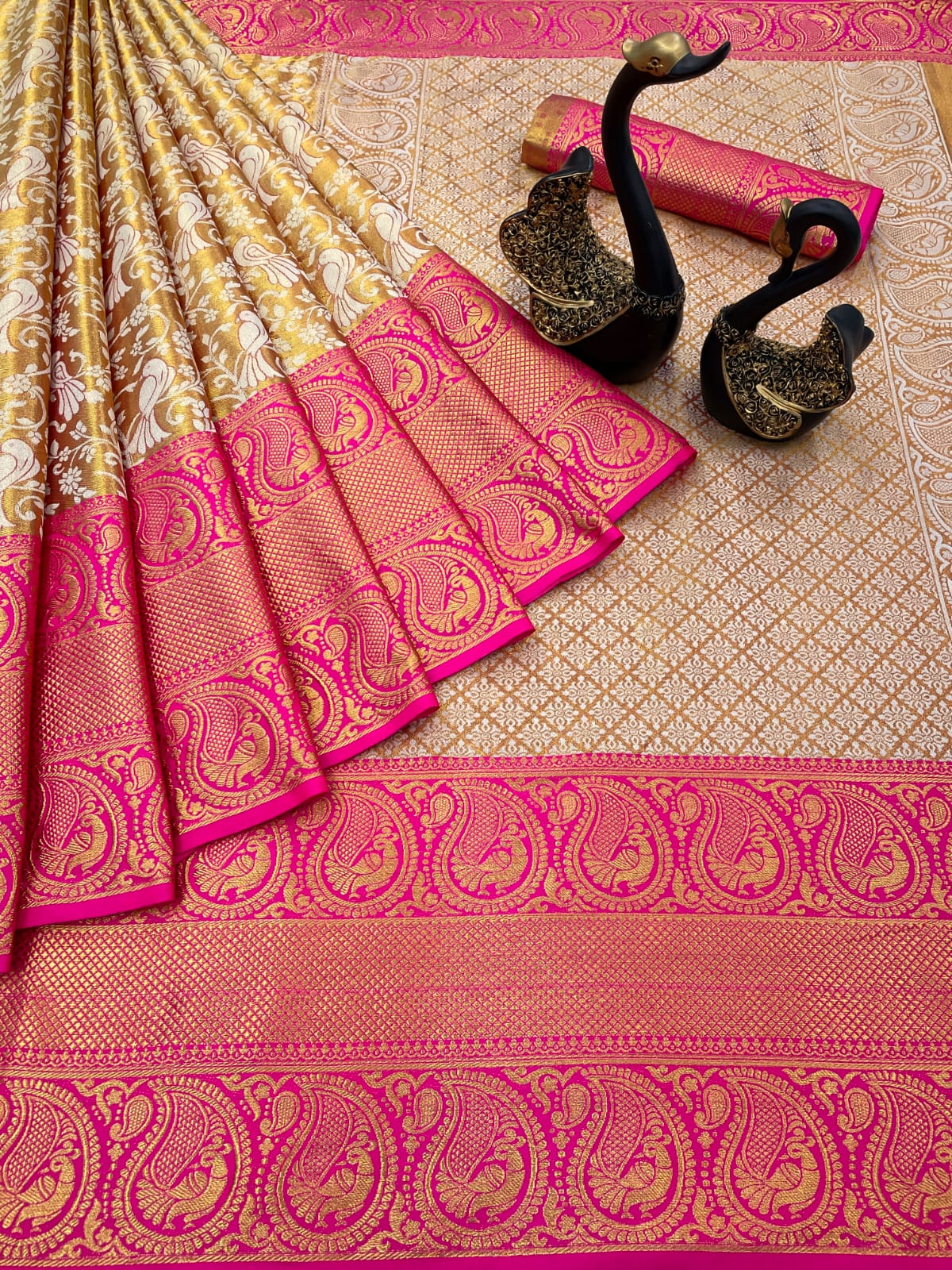 Invaluable Dark Pink Kanjivaram Silk Saree With Exceptional Blouse Piece