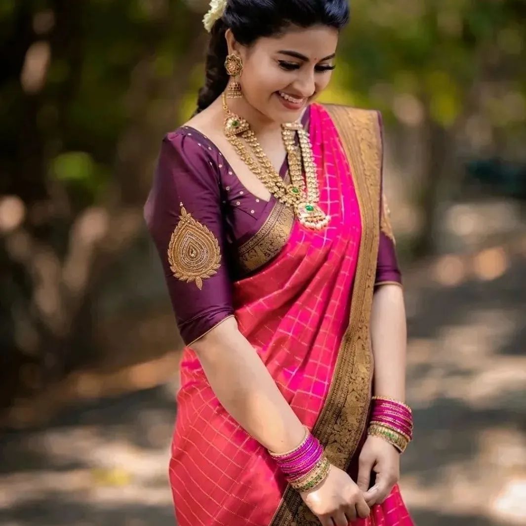 Admirable Pink Soft Silk Saree With Artistic Blouse Piece