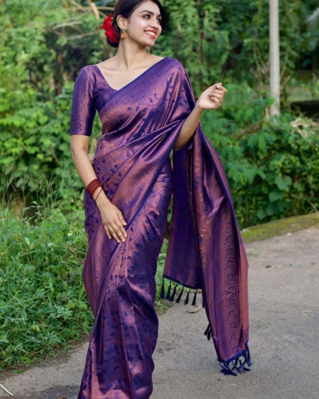 Conflate Navy Blue Soft Banarasi Silk Saree With Engaging Blouse Piece