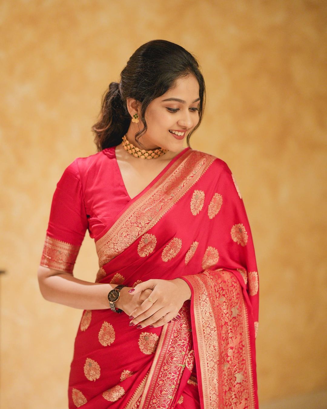 Engrossing Red Soft Silk Saree With Classic Blouse Piece
